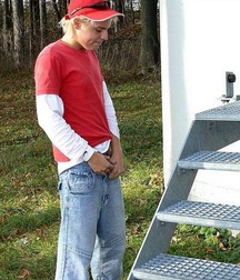 These boys taking a leak 5d06a22e6ca15.jpg
