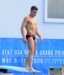 Swimmers and beach boys  5d07abd363e32.jpg