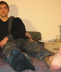 Loving the boys feet 5d090ac2c3866.jpg