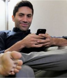 Lovin friends feet 5d0a82cabd965.jpg