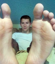 Lovin friends feet 5d0a82d1a62c6.jpg