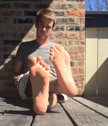 Lovin friends feet 5d0a82f5d798a.jpg