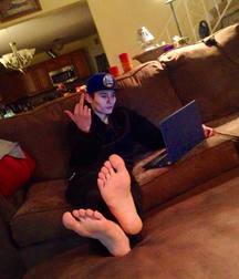 Worship these feet 2 5d0a8bf3a55cb.jpg
