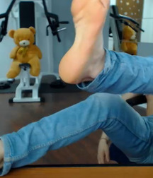 Lick my sweaty feet 5d0aa45d96759.jpg