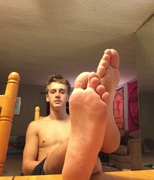 Lick my sweaty feet 5d0aa47782e2b.jpg