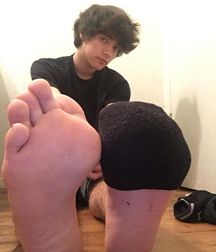 Lick my sweaty feet 5d0aa478ce5be.jpg