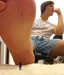 Lick my sweaty feet 5d0aa48e072f7.jpg