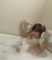 Eric taking a bath 5d0b4fd79a634.jpg