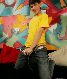 Harry having fun 5d0b510a6c961.jpg