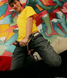 Harry having fun 5d0b510d11e3e.jpg
