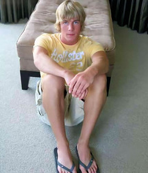 Guys in flip flops 3 5d0b7367c481e.jpg