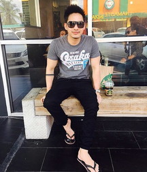 Guys in flip flops 3 5d0b739482076.jpg