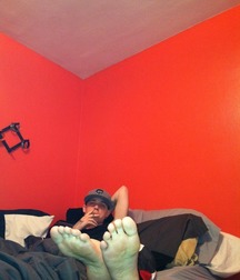 Wanna lick some smelly feet 5d0bd3384c61b.jpg