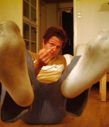 Wanna lick some smelly feet 5d0bd3628e899.jpg