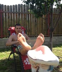 Wanna lick some smelly feet 5d0bd36814d7b.jpg