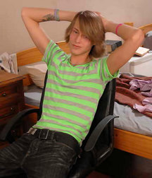 Blonde and hot 5d0d49b304edb.jpg
