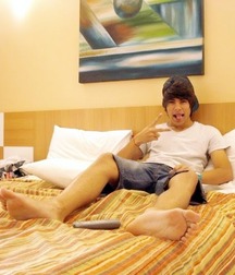 Lovin the smelly feet 5d0dff8607349.jpg