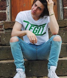 Hotties in Jeans 3 5d0e31961fb83.jpg