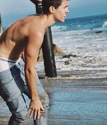 Hotties in Jeans 3 5d0e319cc4ed9.jpg