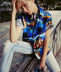 Hotties in Jeans 3 5d0e31b941e40.jpg