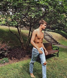 Hotties in Jeans 3 5d0e31d897459.jpg