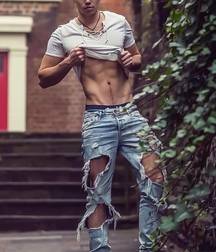 Hotties in Jeans 3 5d0e31e66835e.jpg