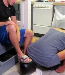 The service boys 5d0e39c424c60.jpg