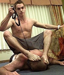 The service boys 5d0e39f4a244a.jpg