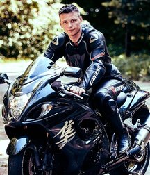 Bikers and leather love 5d1095cb91713.jpg
