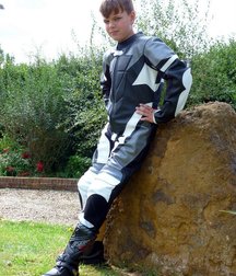Bikers and leather love 5d1095e666065.jpg