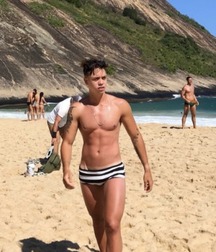 Barefoot hotties  5d10a90589c5a.jpg