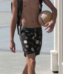 Barefoot hotties  5d10a907d7880.jpg