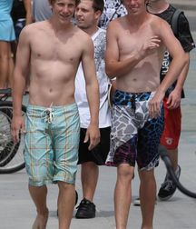 Barefoot hotties  5d10a90be294b.jpg