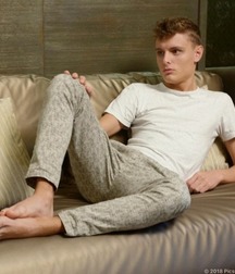 Barefoot hotties  5d10a926a60c2.jpg