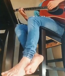 Barefoot hotties  5d10a92b7cd34.jpg