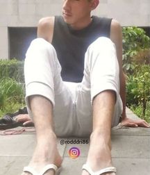 Barefoot hotties  5d10a93478f4d.jpg