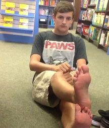 Twinks and models barefoot 5d10c405932db.jpg
