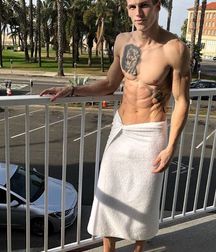 Twinks and models barefoot 5d10c44314957.jpg