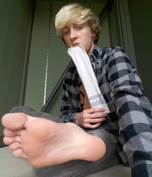 Boy feet from highschool 5d1203196a836.jpg