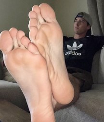 Boy feet from highschool 5d12031be8865.jpg