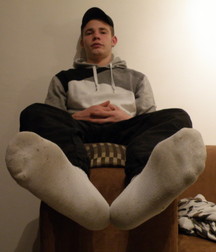Loving the boys feet 2 5d1269b4bc473.jpg