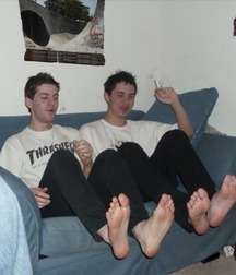 Boyfeet  5d1340e11b2cf.jpg