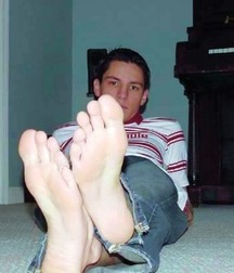 Boyfeet  5d1340e3958ba.jpg