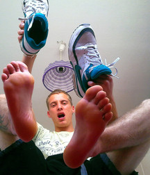 Boyfeet  5d1340ea75d4c.jpg