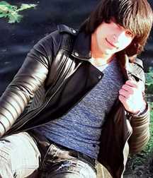 Model boys 5d14e0e40b637.jpg