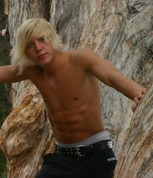 Model boys 5d14e10308e16.jpg