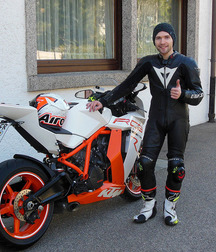 Bikers in leather and boots 5d19fcea8dcd3.jpg