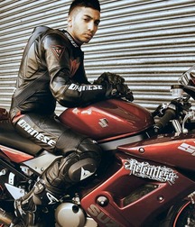 Bikers in leather and boots 5d19fd0128425.jpg