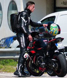 Bikers in leather and boots 5d19fd10ededd.jpg