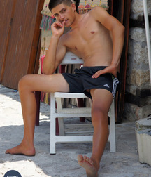 Sexy barefoot boys 5d1a4a2808ddc.jpg